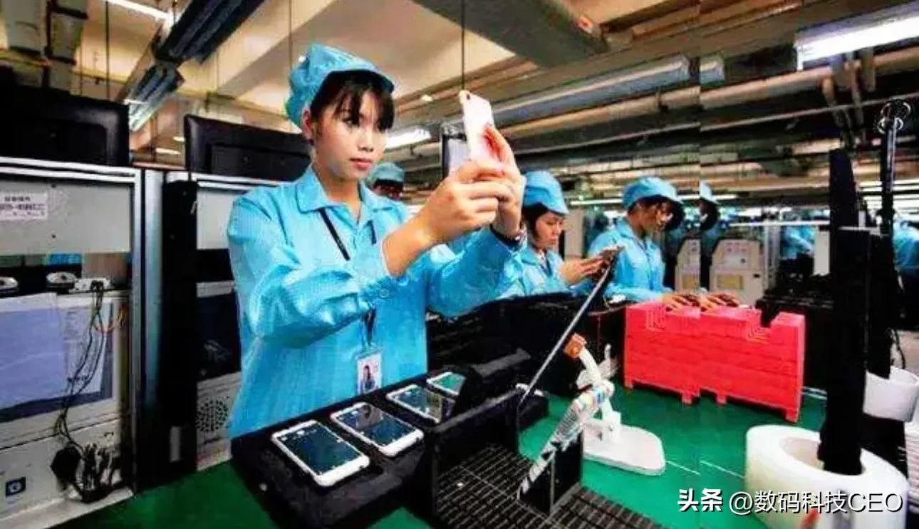 手机贴膜和原机膜哪个好,手机贴膜与裸屏手感差距大