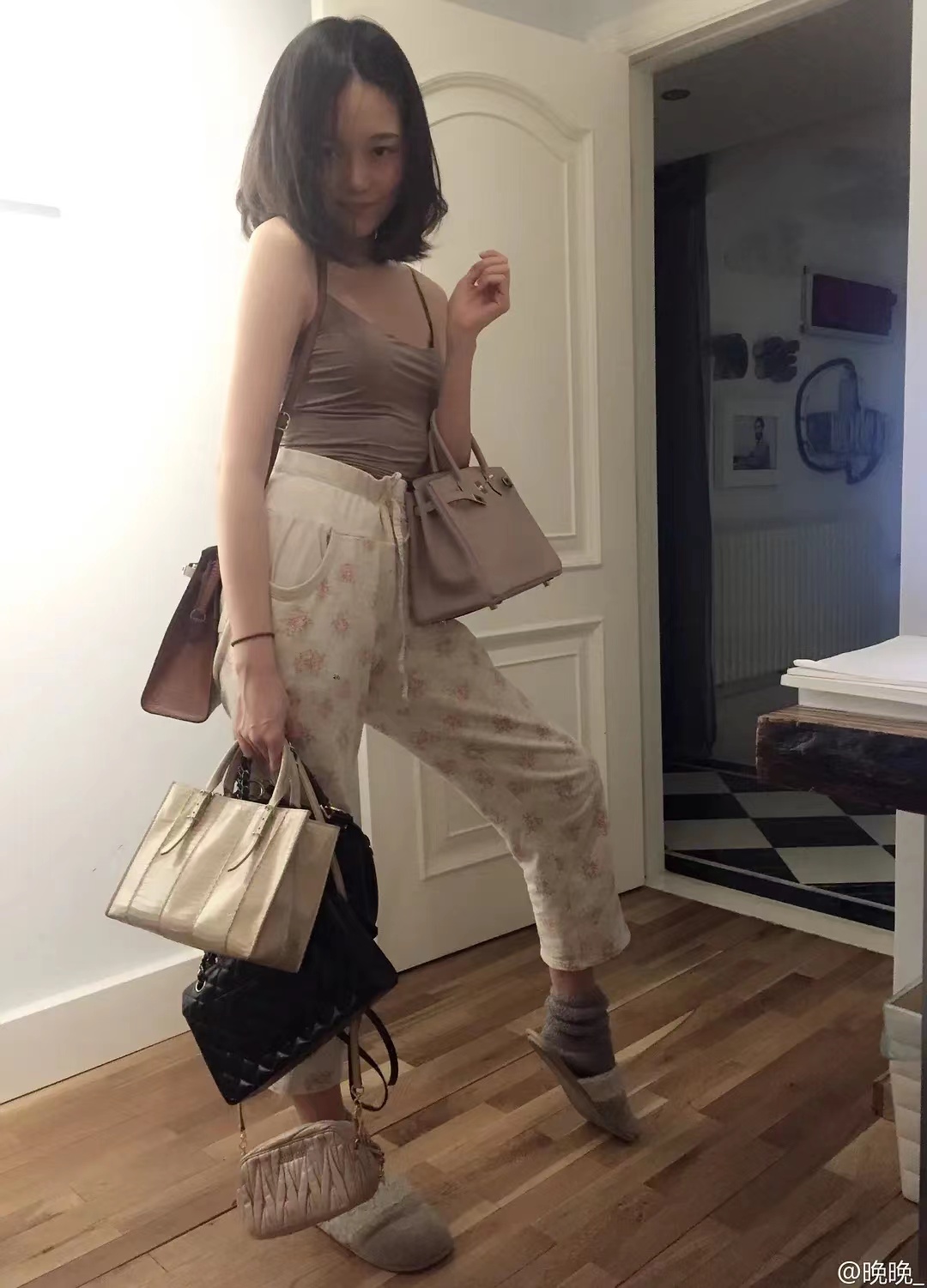 网红晚晚：炫富频翻车，豪门贵妇变寒门贵妇成群嘲，老公也不省心