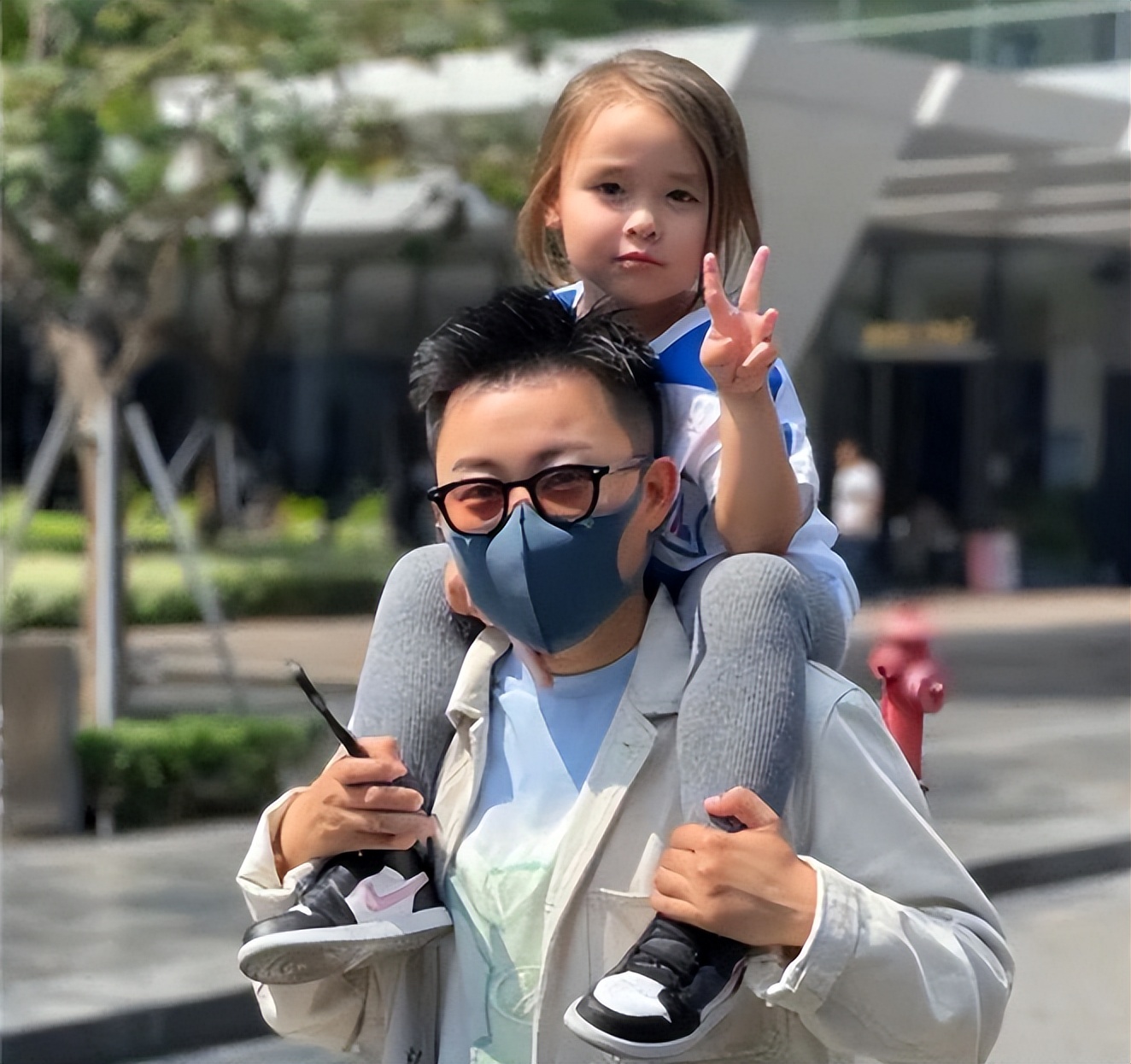 女子花50万生混血宝宝,女子斥巨资生混血女儿新闻