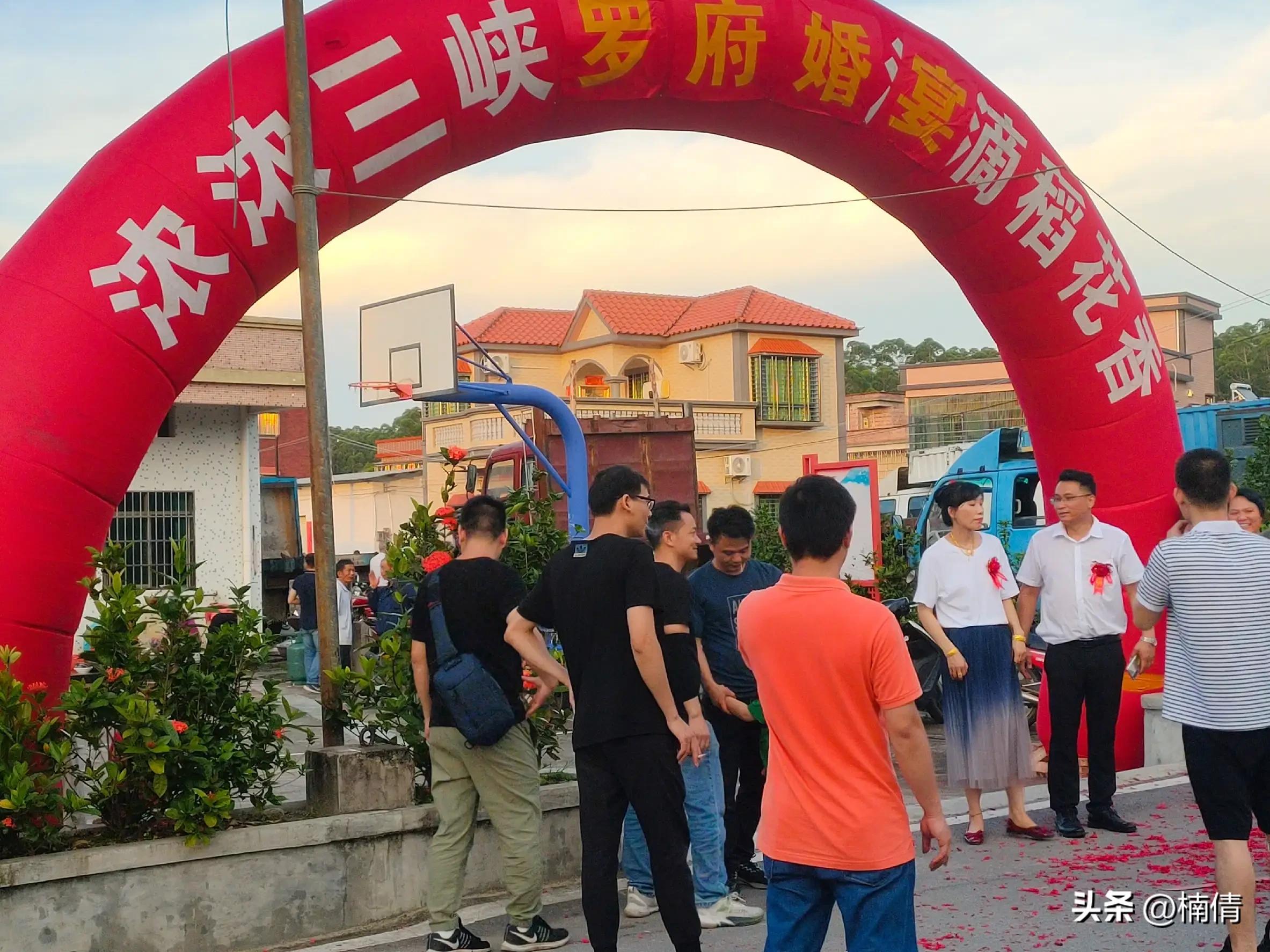 祝新人永结同心百年好合幸福美满,祝福一对新人百年好合比心比心