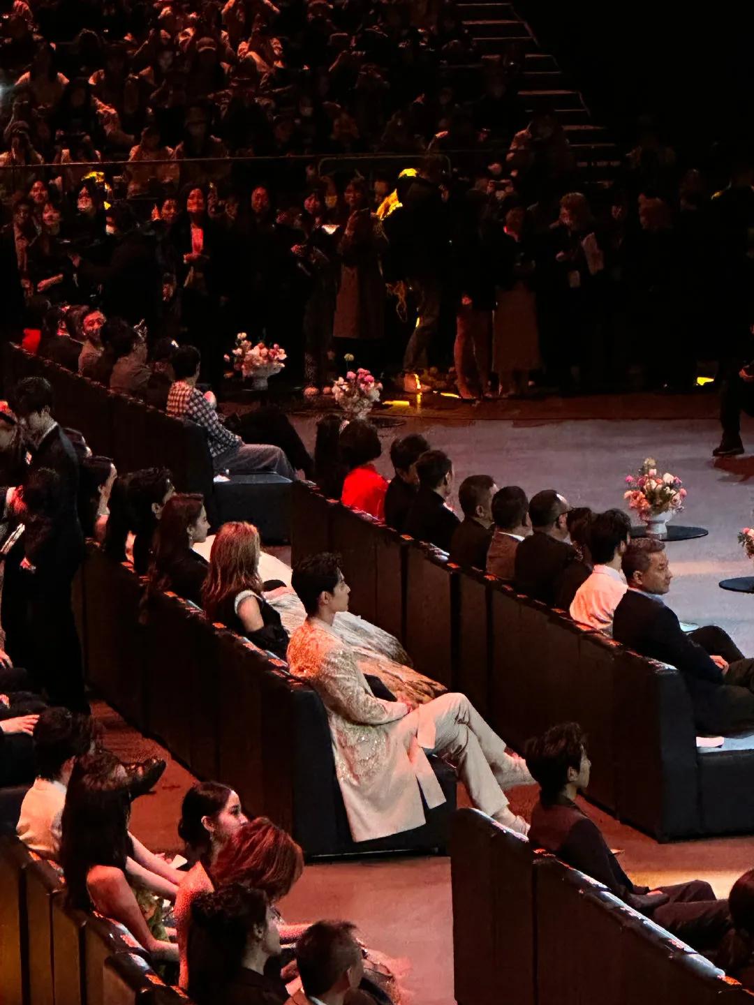 肖战杨紫微博之夜高清壁纸,肖战微博之夜戴口罩的壁纸