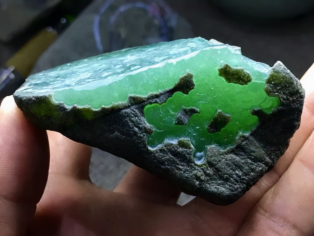 直播间合料拍了翡翠原石，现在想退商家拒绝怎么办？