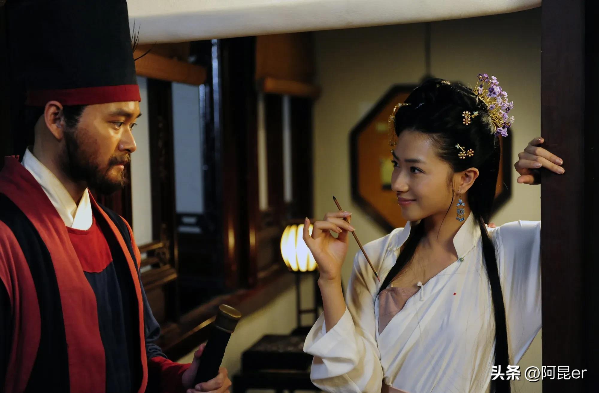 俗话说男怕风女怕什么,男怕招风耳女怕浪荡足