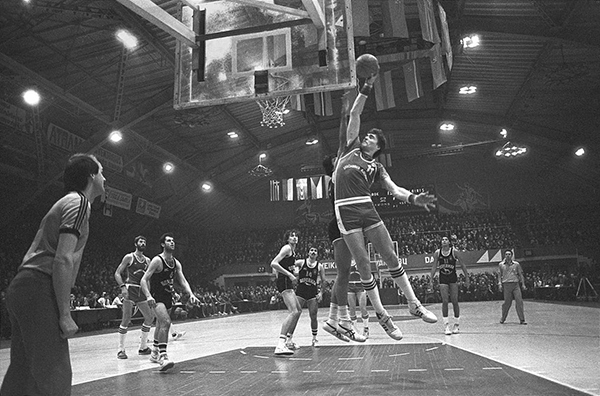 nba2konline2萨博尼斯和姚明,姚明生涯最强一战nba