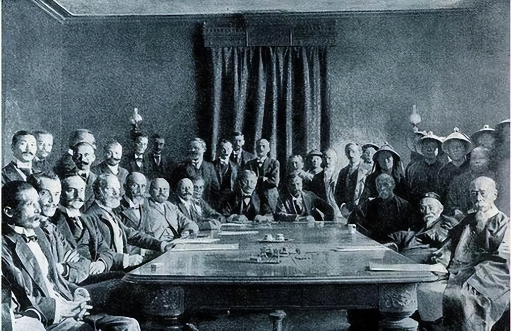 英国未从香港拿钱?外交部原副部长:香港回归前英国每年拿走千亿