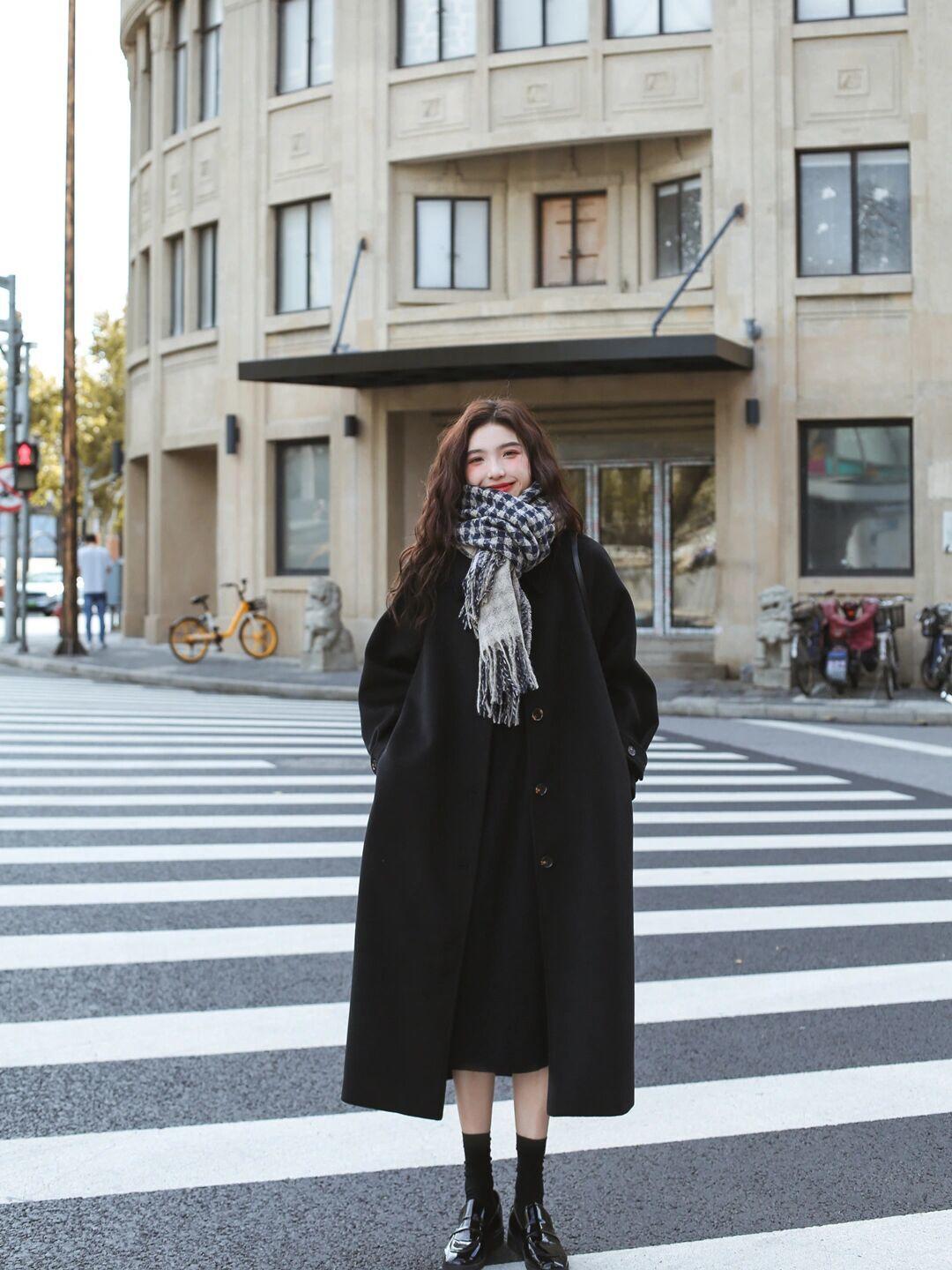 冬天穿什么大衣比较好看20岁,大衣穿搭怎么拍出韩剧女主的感觉