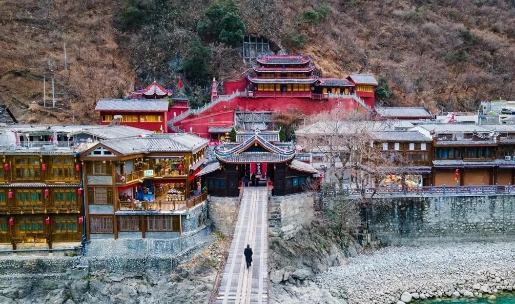 火出了圈,甘孜文旅局长化身侠客火出圈