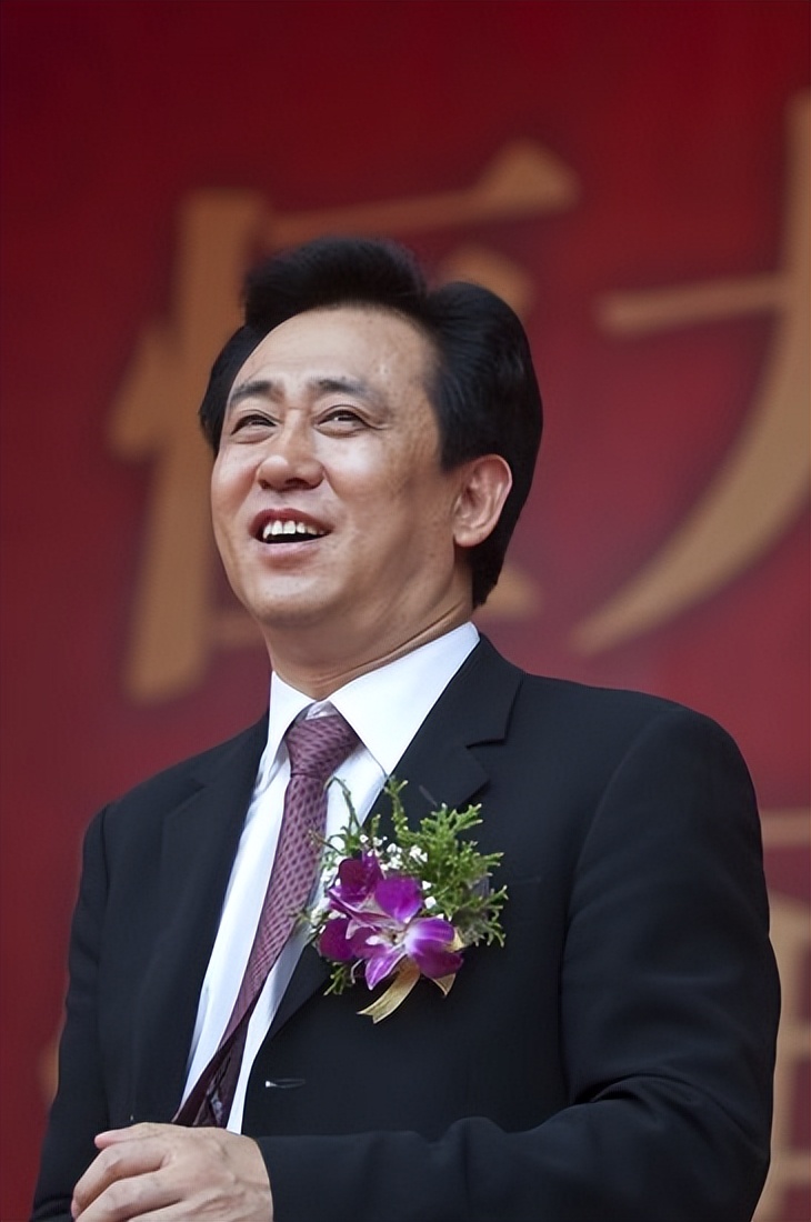 许家印第一代地产首富,许家印草根变富豪度过三次危机