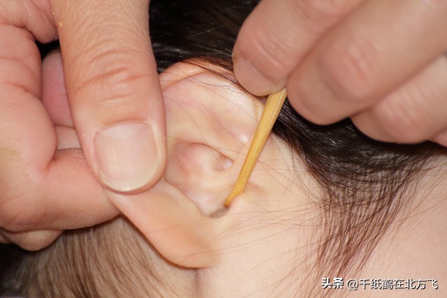耳朵痒怎么办快速解决方法,喉咙连着耳朵深处痒怎么办