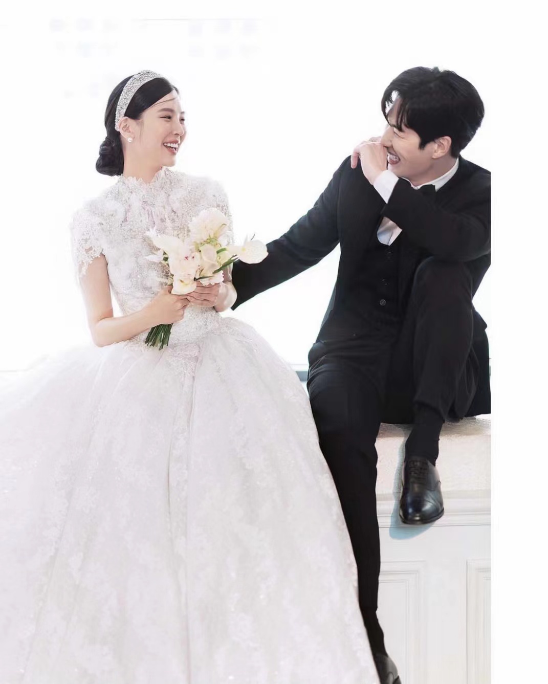 婚纱皇冠黑色霸气造型图片,婚纱饰品搭配图片