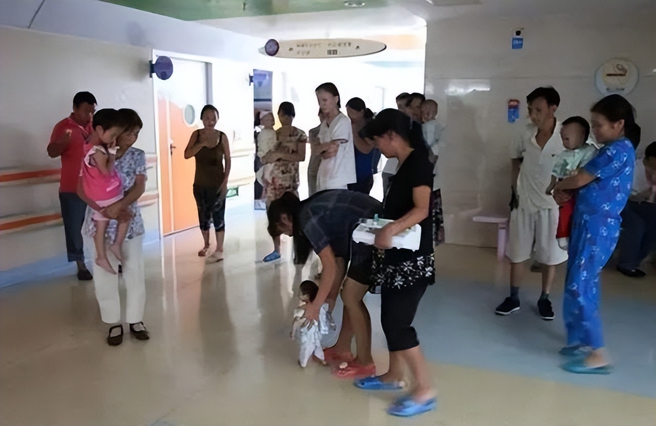 湖南一产妇生下“小猴子”,湖南妈妈生下小猴子杂技团要收吗