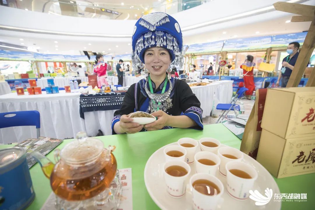 东西湖有个好兄弟！必！须！挺！