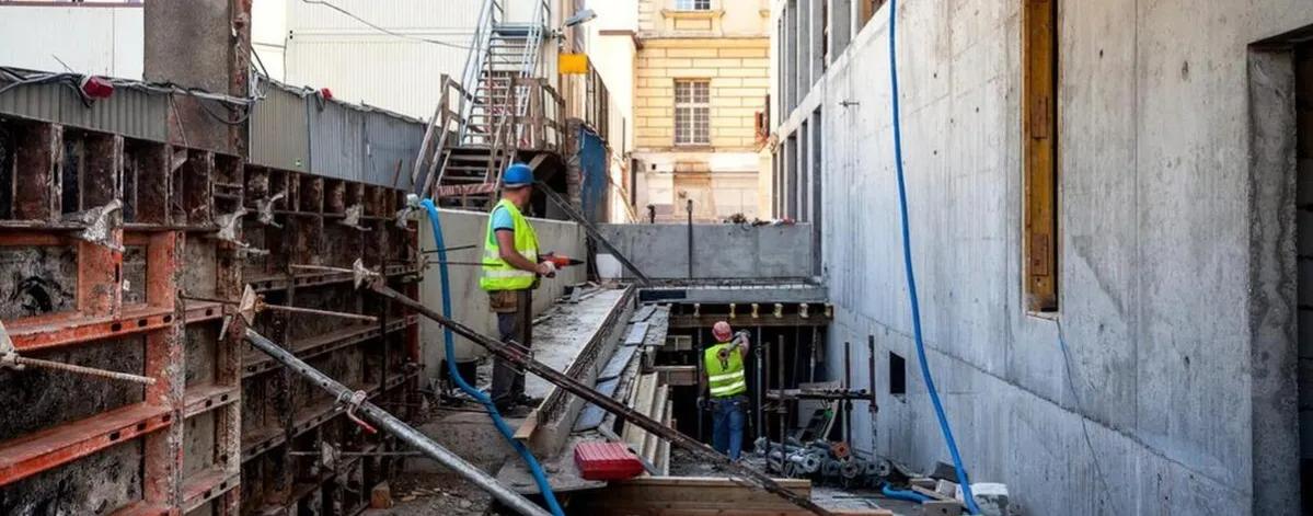 我高中毕业做建筑工人，因炒股被工地经理提拔为包工头，人生逆袭