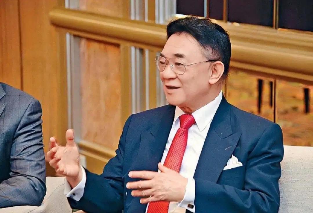 这位潮商是香港著名“酒店大王”坐拥五家上市公司被称为商业奇才