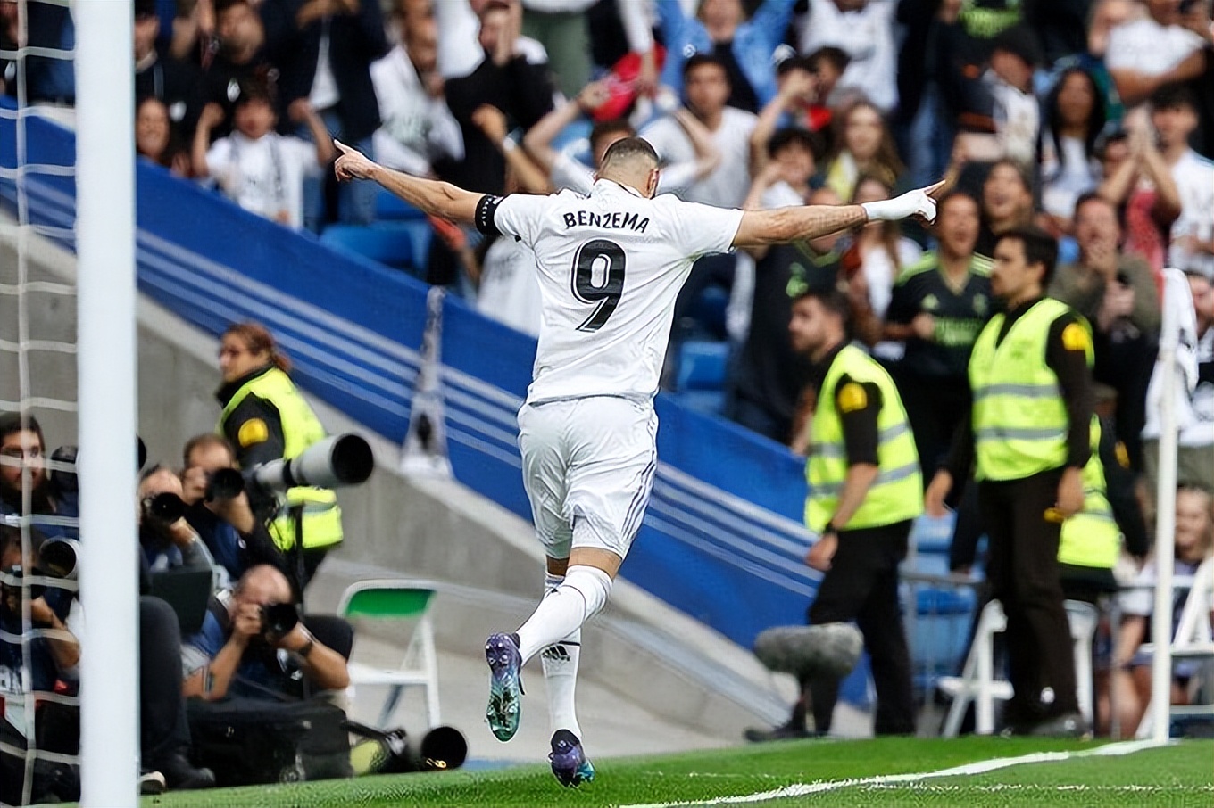 皇马2-1逆转巴萨全场回放,2比1逆转皇马