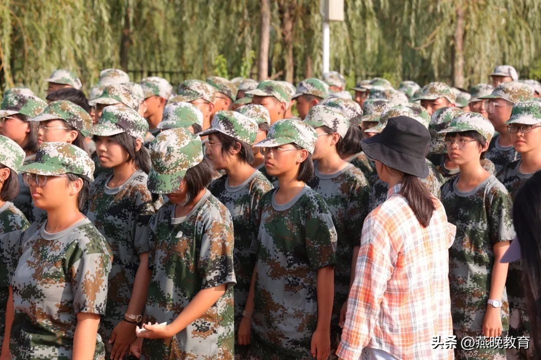 学生训练有热度，老师陪伴有温度，沧州英华入学教育尽显教师关怀