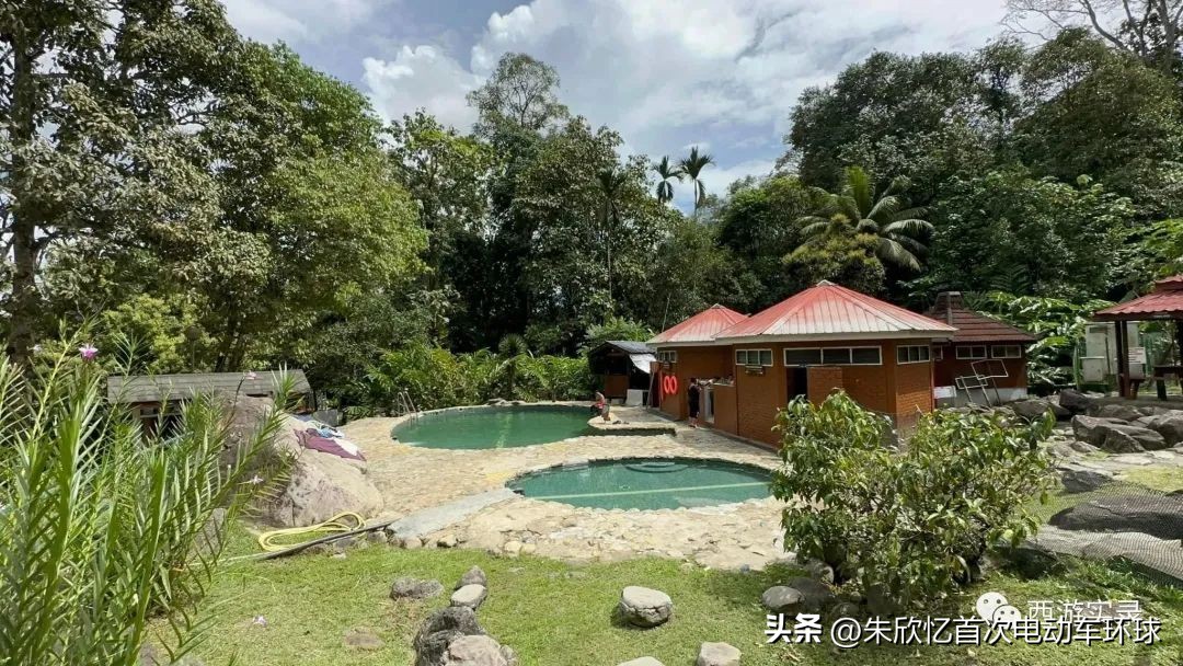 只带600就开车环绕地球一圈，还赚300万，回到亚洲又捡个华裔老婆