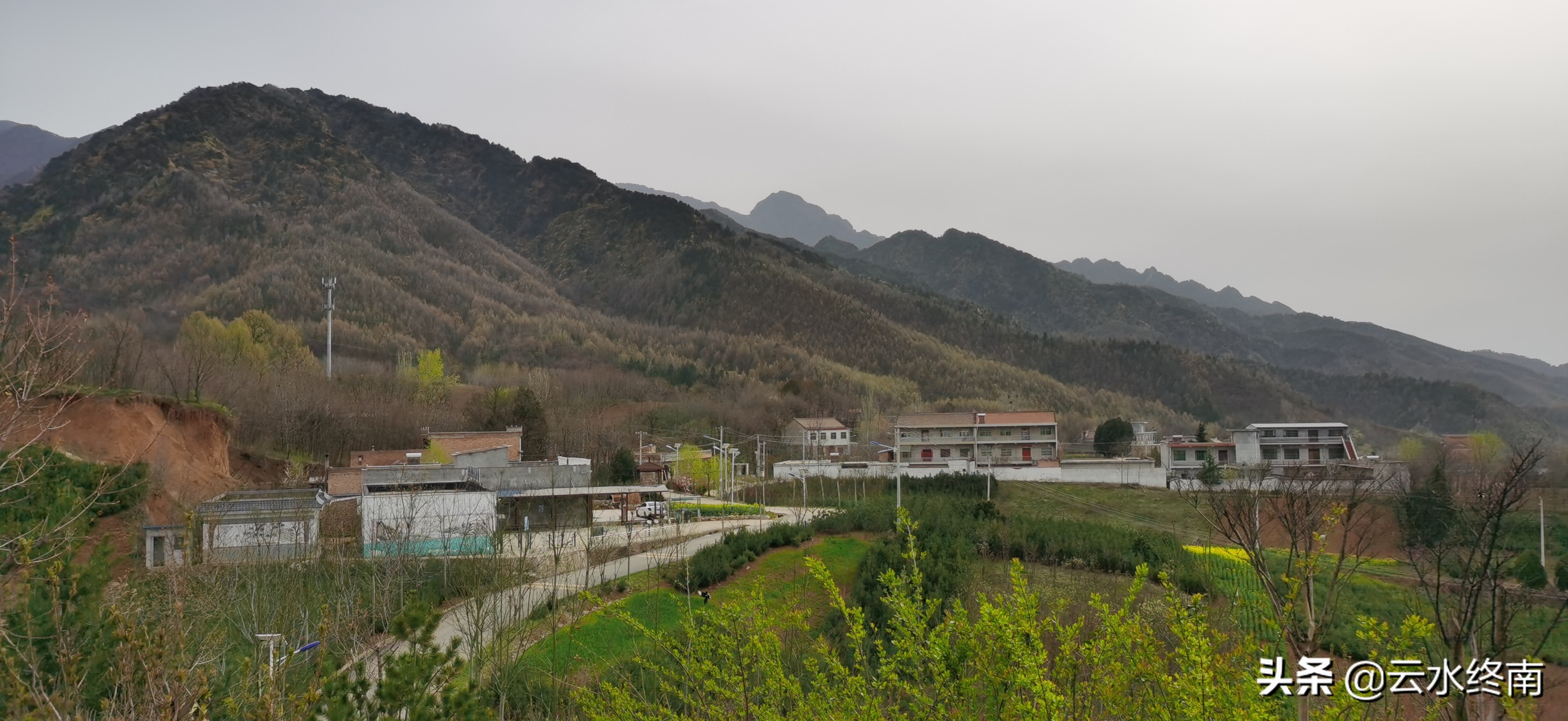 野逛桐花沟，我想欺骗一个老汉却被识破，不料却发现了一个峪口