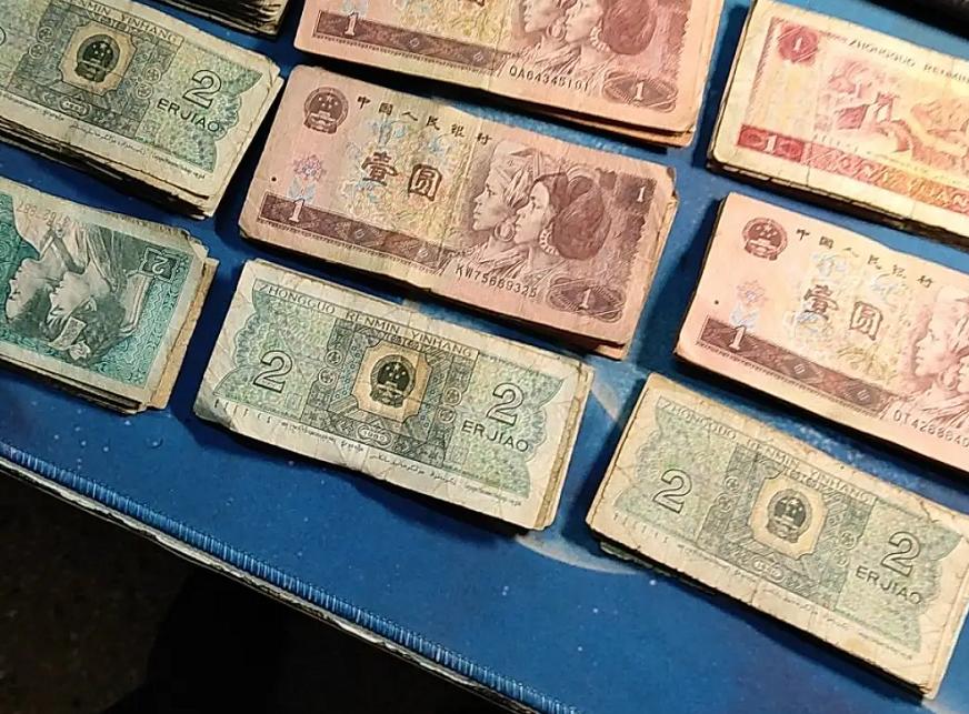 男孩得了怪病头部巨大,男孩得了怪病只有半个头