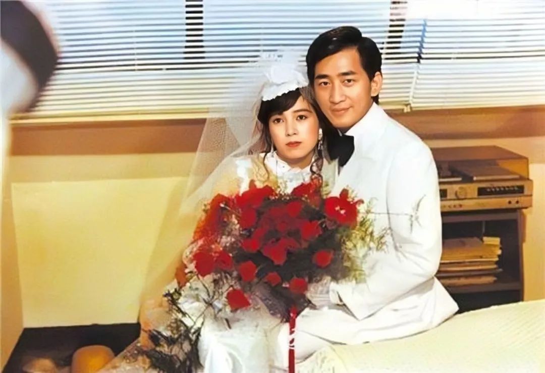 比汪小菲还疯的百亿富婆，5段婚姻历经*养包**、家暴后竟然不疯了？