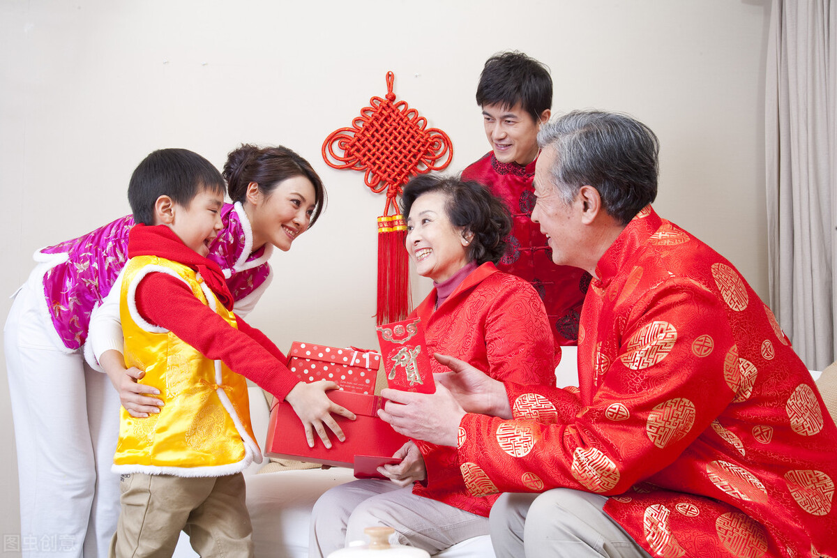 白酒怎么挑选性价比高,白酒过年的时候哪一款最好卖