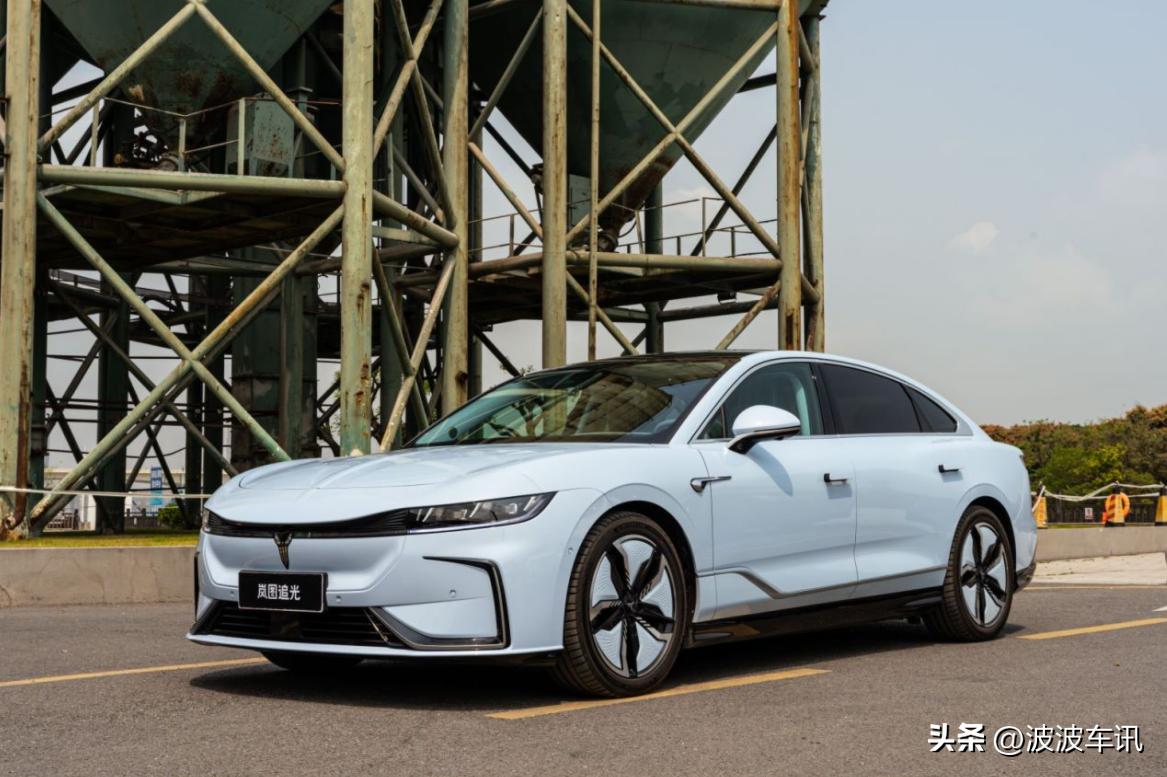 岚图和蔚来es6哪个值得买,岚图追光蔚来et7零百加速实测