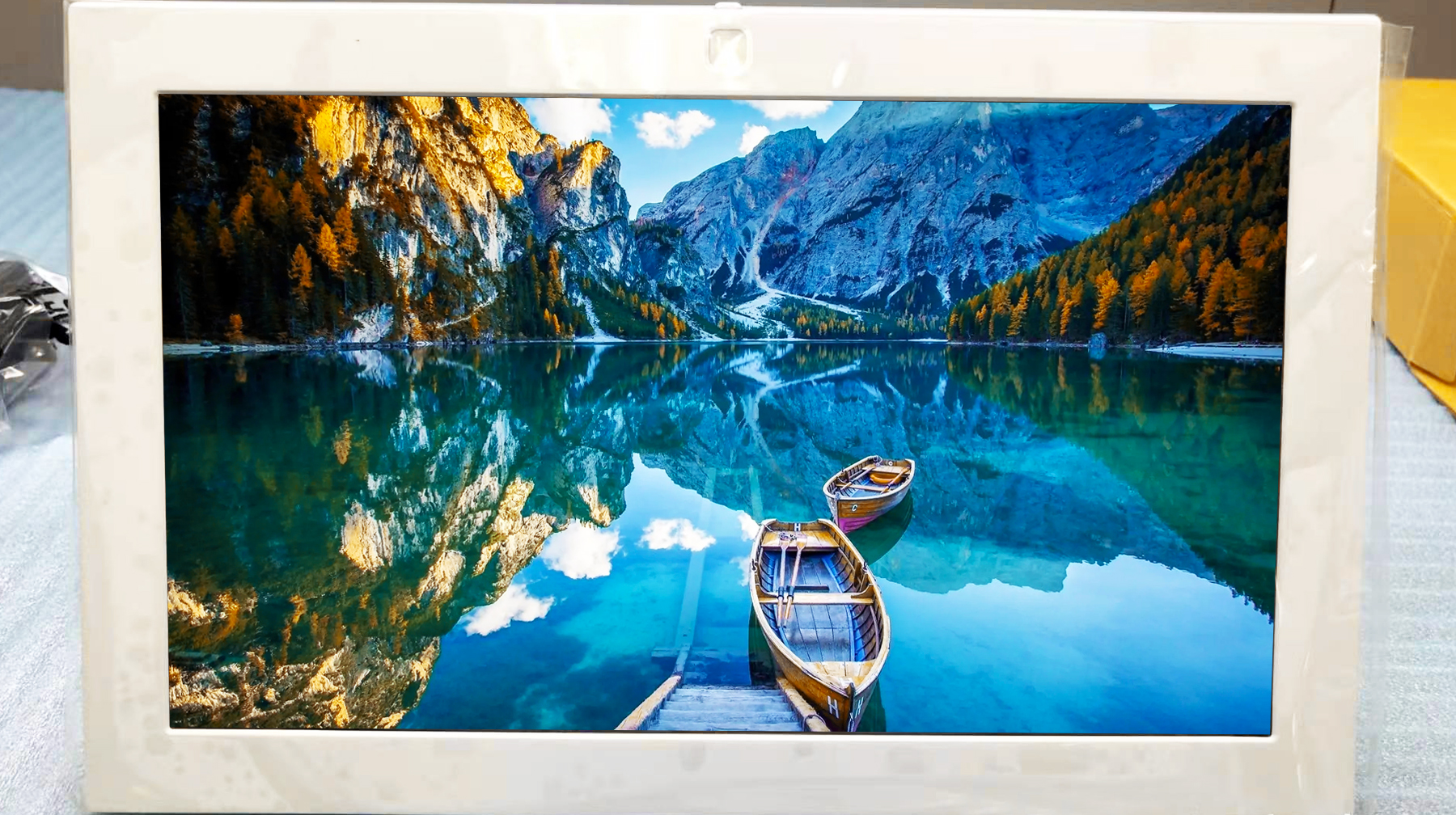 多功能电子相框实时显示照片,一块屏幕显示所有主机画面