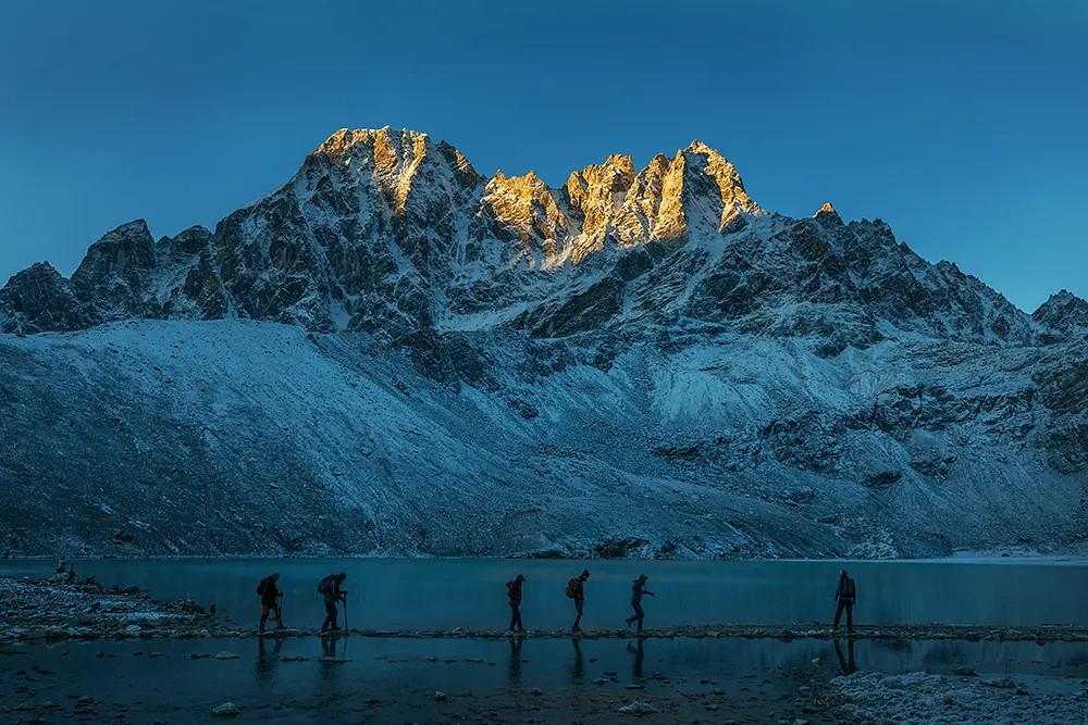 想去登珠峰感受什么,攒钱去旅行到底值不值