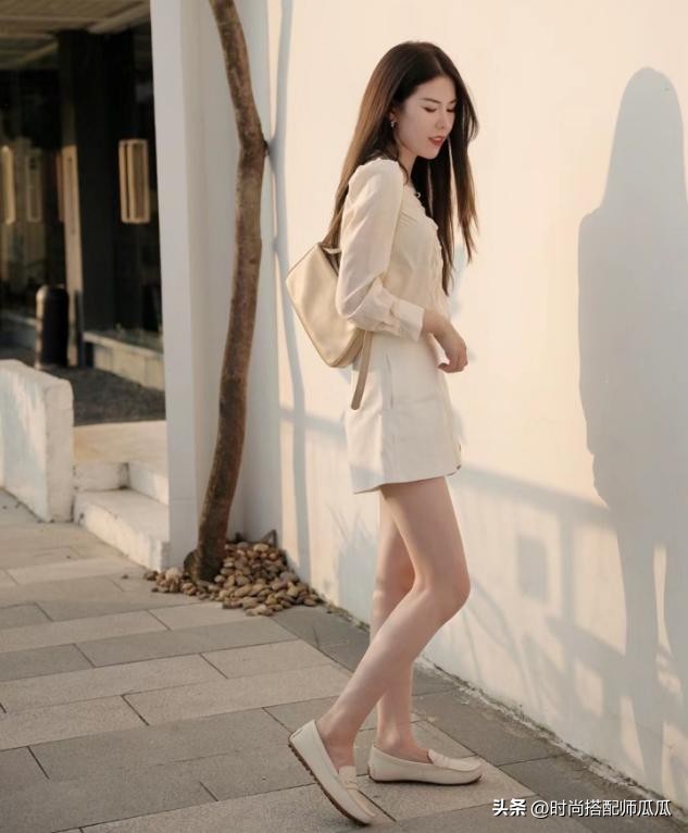 比运动鞋百搭、比小白鞋时髦，今夏“乐福鞋”火了！这样搭真高级