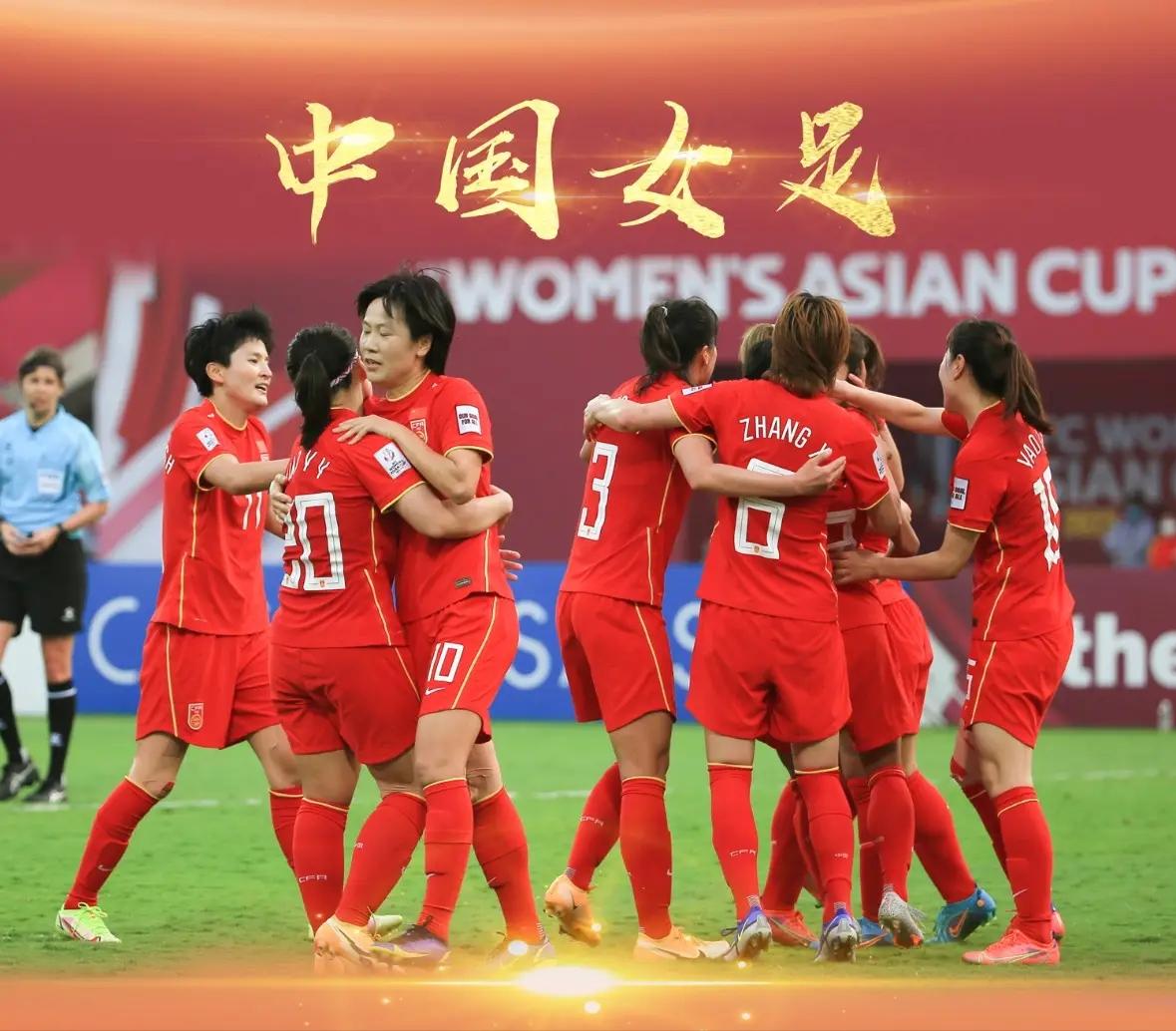 小学一年级足球课第一节,三圣路小学第一节足球课