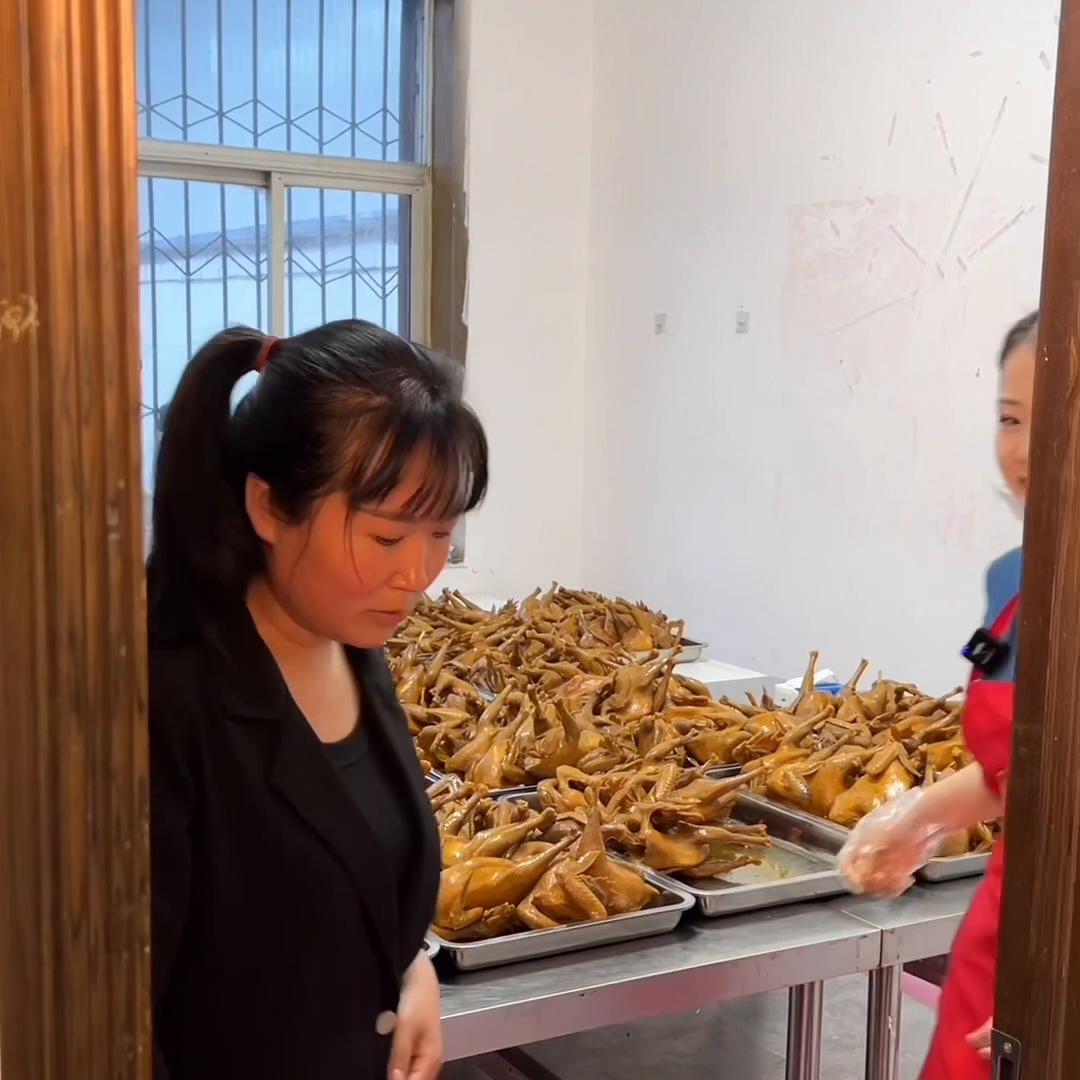 不到50平的小店每天都是爆满,20平左右的小店有哪些