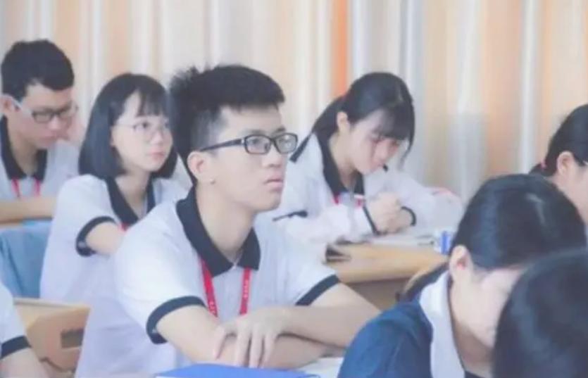 孩子中考成绩差想上高中怎么办呢,中考只考了300分怎么办