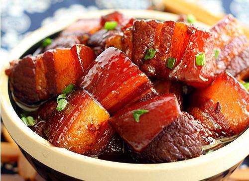 为什么西方人不吃猪肉爱吃牛肉,为什么外国人多吃牛肉少吃猪肉