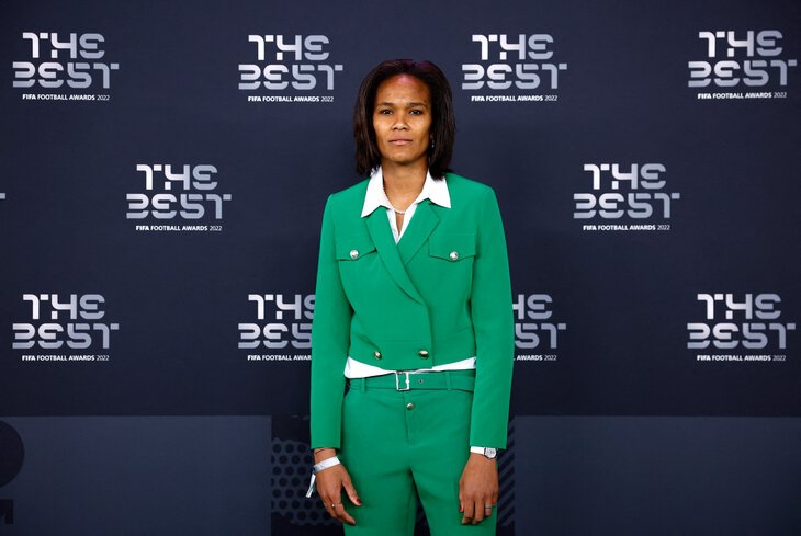 摩根世界杯梅西,梅西黑袍领奖视频