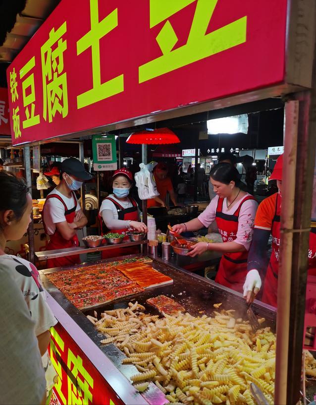 一年能存下10万的人什么水平,一年能存下25万是什么水平