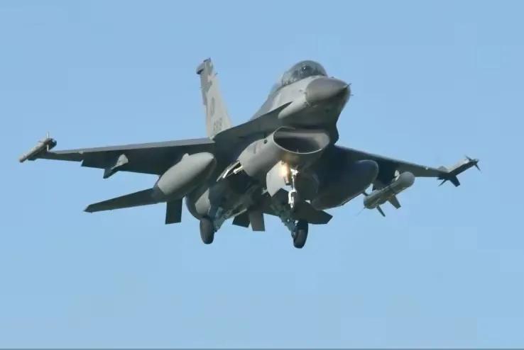 25家美国*火军**商准备对台军售