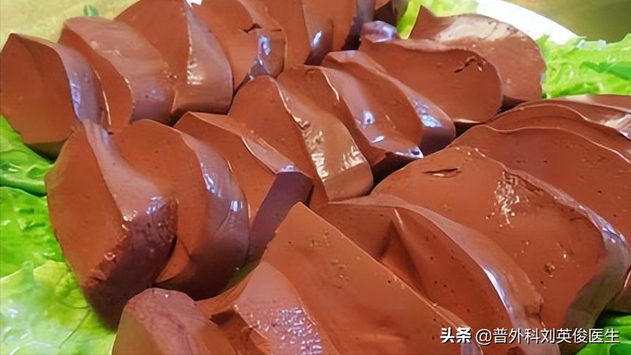 吃动物血排黑色大便是怎么回事,吃了动物血大便变黑是肺在排毒吗