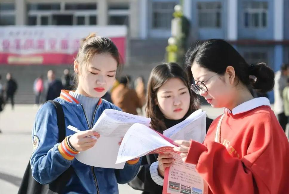 性格内向的人注定适应不了职场,性格内向的人怎么混职场