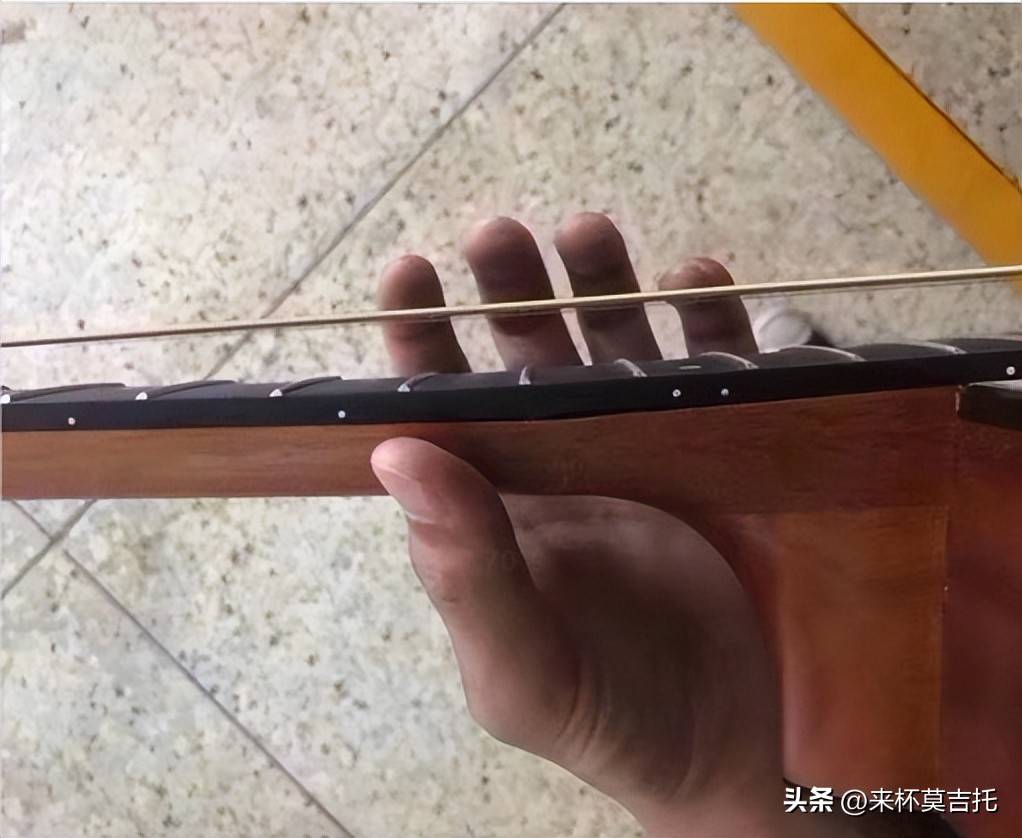 吉他新手用烧火棍可以吗,吉他烧火棍能学会吗