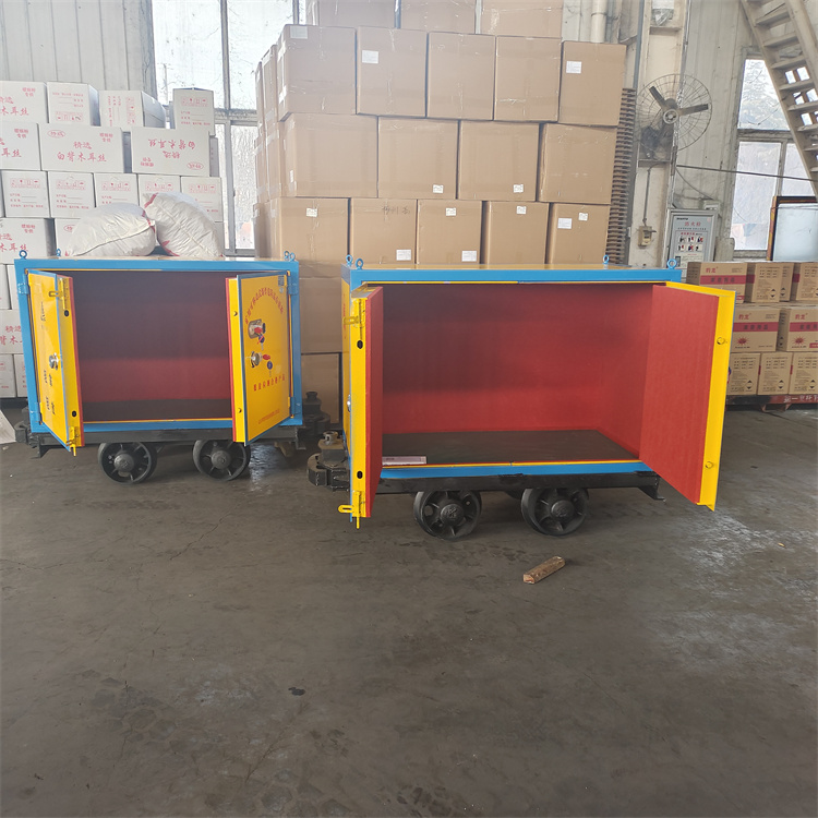 矿山井下爆破物品运输的要求,矿山井下危爆物品有轨运输车