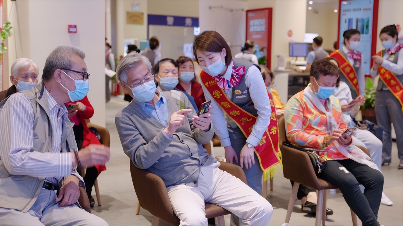 好服务更随心|中国电信陕西公司“爱心翼站”智慧助老“小站大爱”温暖“银发一族”