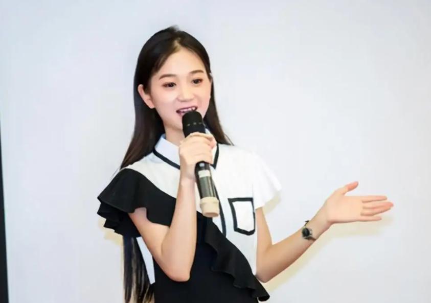 最年轻的董事长张曼如最新照,19岁董事长张曼如现状