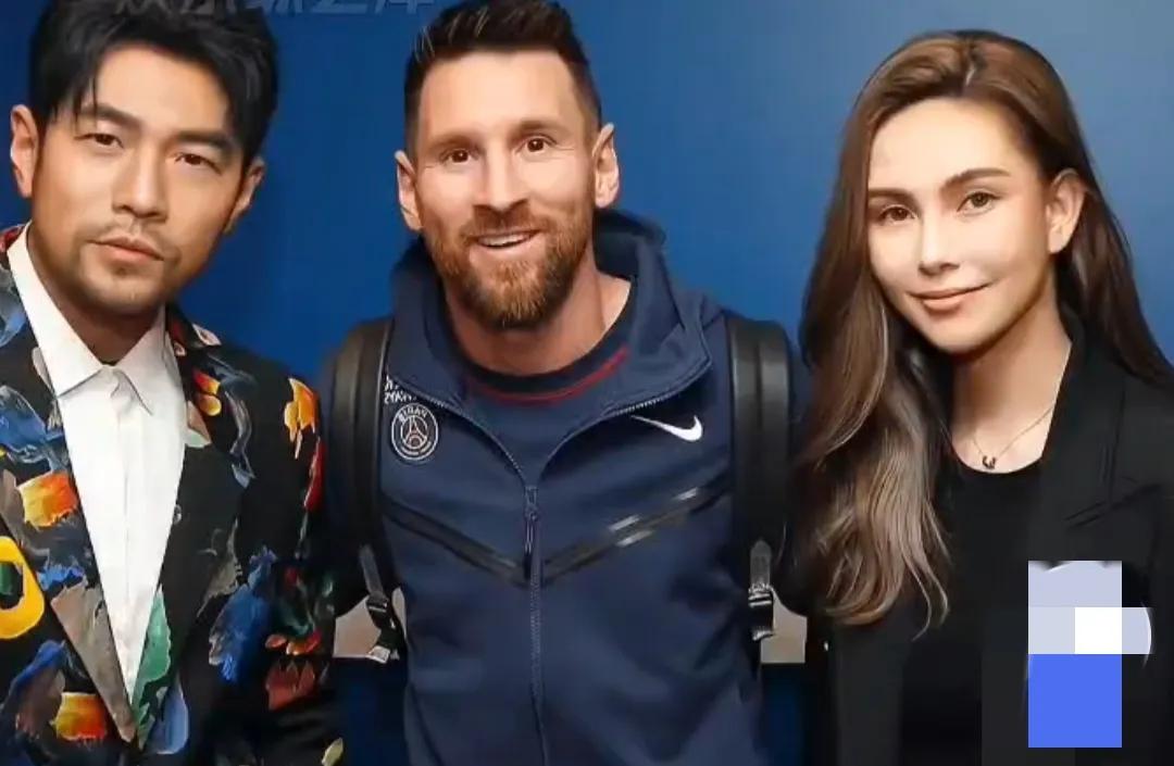 周杰伦足球事件,周杰伦用手玩足球被罚红牌了吗