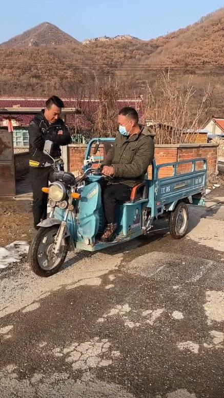 张同学与李子柒视频拍摄对比,李子柒张同学为什么会红