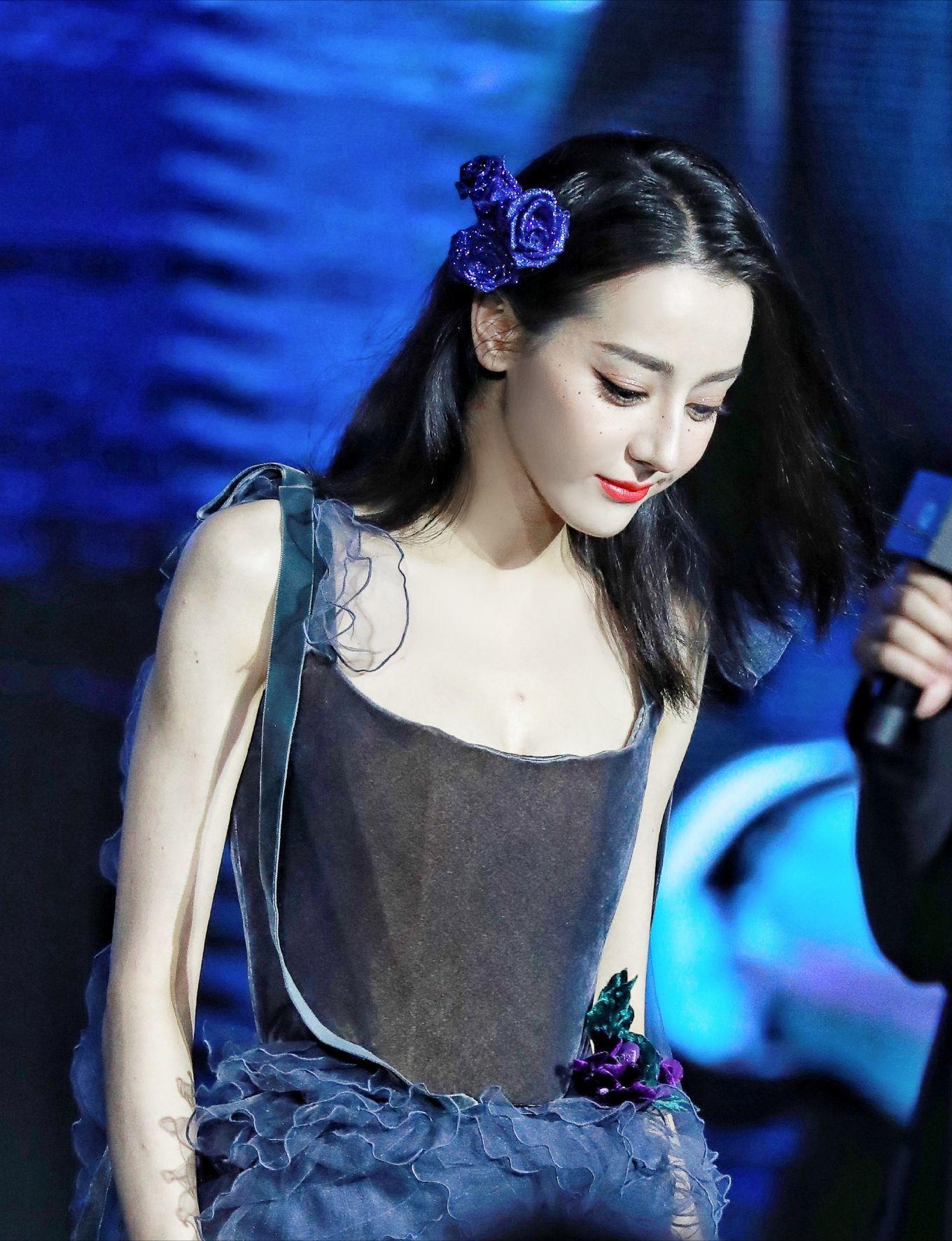 金星说走红毯穿深v,金星吐槽深v抹胸装