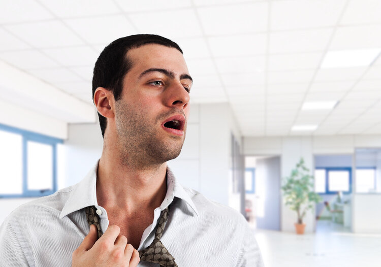 身体爱出汗和不爱出汗哪个身体好,经常动不动就出汗的人是怎么回事