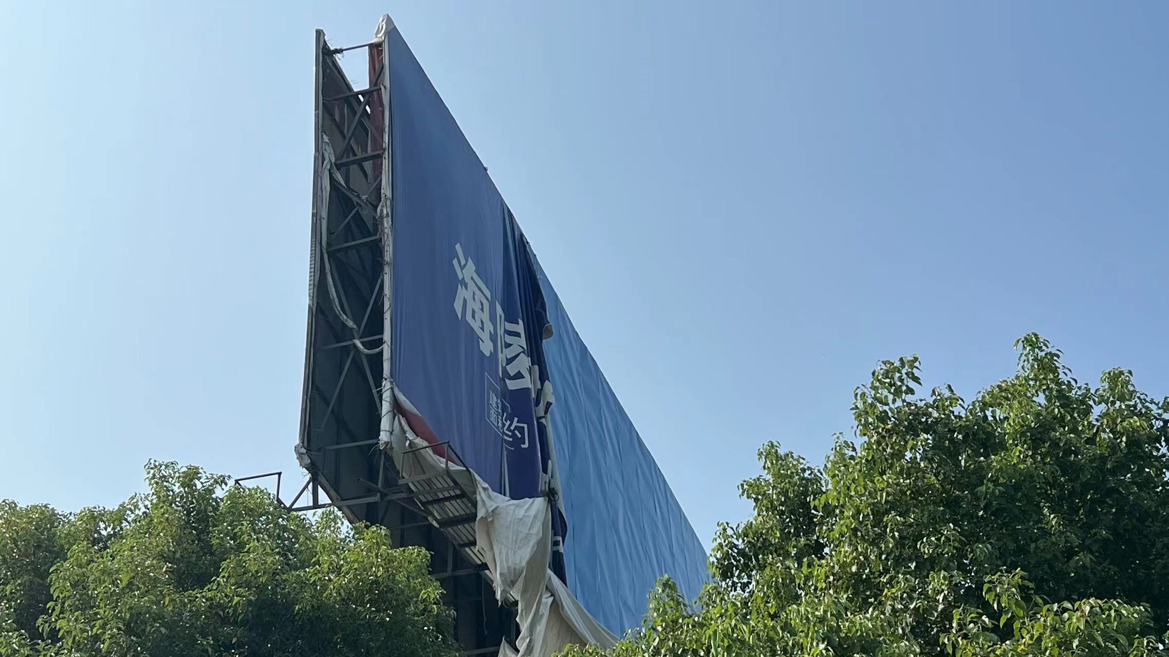 高价收废旧广告牌,废旧高立柱广告牌回收