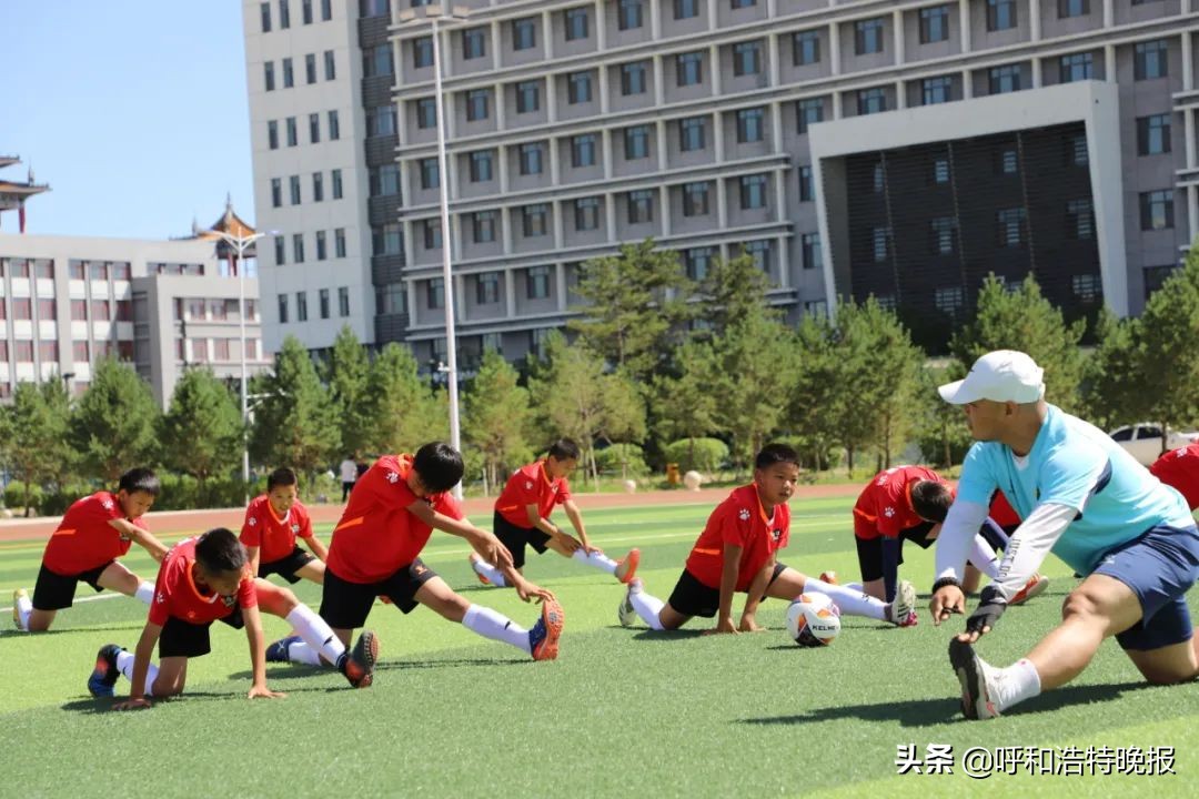 集训营开班啦图片,足球青训营开营免费招募足球少年