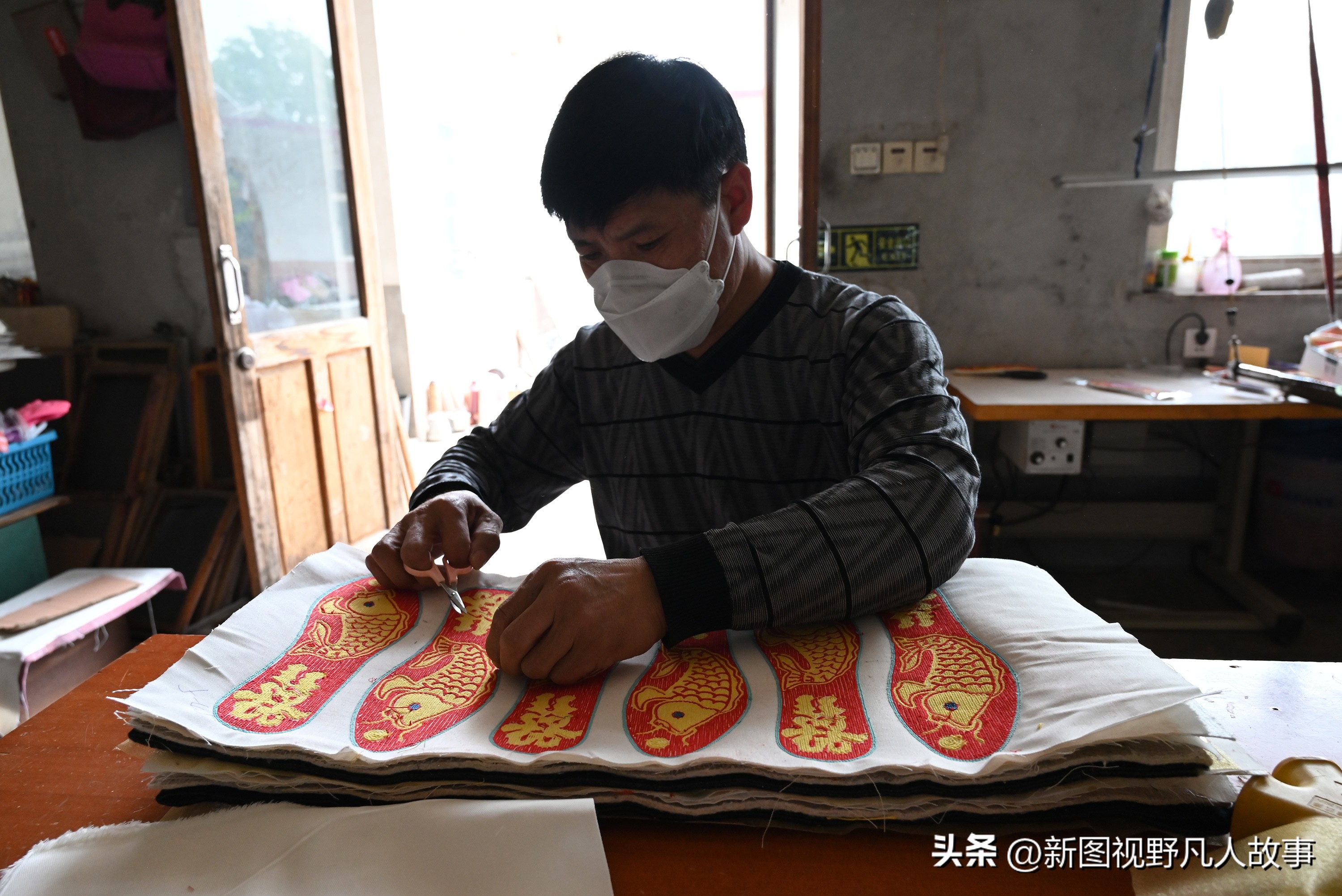 他，3岁患小儿麻痹，拒绝“躺平”，拄拐打拼38年，实现财务自由