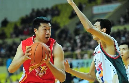 易建联和姚明谁在nba成就更高,中国篮球队员姚明年薪多少